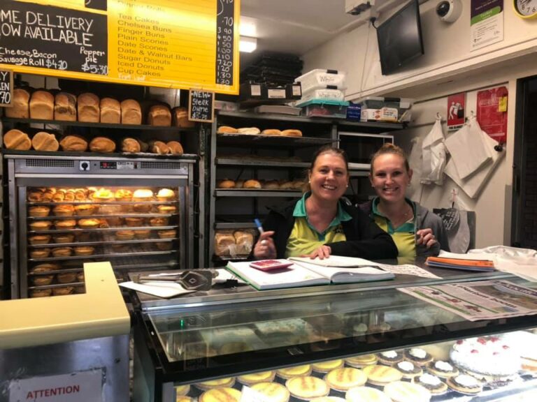 Lakesway Bakery Forster/Tuncurry NSW Pyney's Pie Reviews